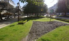 El terreno de los jardines de la Praza Maior, preparado para la plantaci�n de flores de primavera. 