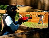 Juego de paintball en la finca negreiresa de Bergando. 