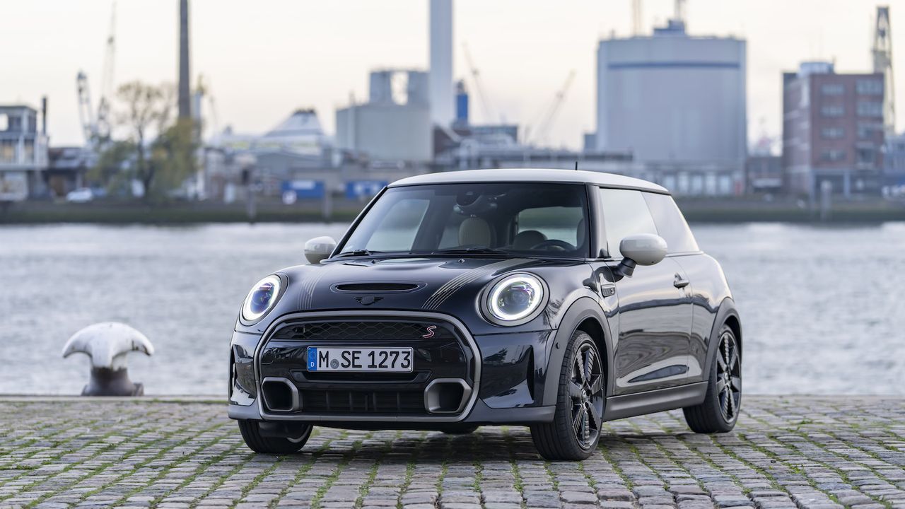 MINI COOPER S CON BANDIERA UNIONE 1