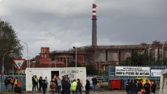 Imagen del campamento instalado en la entrada de Alcoa por el comit� desde el pasado mes de octubre