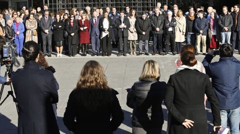 Concentraci�n de repulsa por el aesinato de Ana Mar�a Enjamio, delante del Concello de Vigo