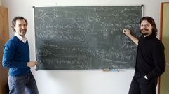 Carlos Salgado y Diego Mart�nez Santos, f�sicos de part�culas.