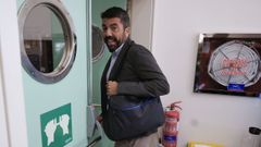 El diputado Carlos Maz�n, al t�rmino de la sesi�n de control en las Cortes Valencianas, este mi�rcoles.