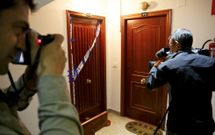 Retirada del cad�ver de Mar�a Inmaculada Cend�n el pasado domingo en la calle Zamora. 