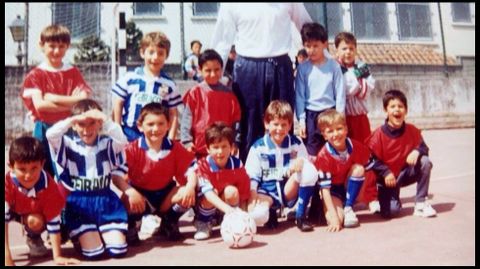 Lucas Pérez y sus compañeros en un partido en Elviña.