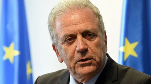 Dimitris Avramopoulos, comisario de Migraci�n