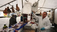 Puesto de venta en el mercado semanal viveirense