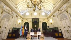 Firma del convenio de colaboraci�n entre los alcaldes de Poio y Baiona, en el sal�n de plenos del Pazo Provincial