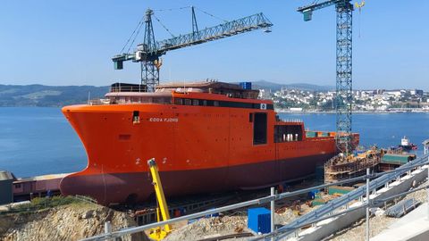 El Gond�n Max en las gradas del astillero en Figueras, listo para su botadura el pr�ximo jueves