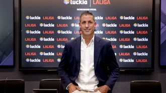 Joan Capdevila, posando en la sede central de Luckia, en A Coru�a.