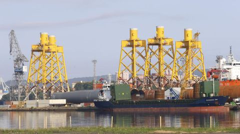 El astillero de Fene tiene en construcción dos contratos de monopilotes y uno de «jackets»