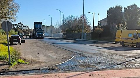 Trabajos de pavimentaci�n en la avenida Jes�s Alonso boirense