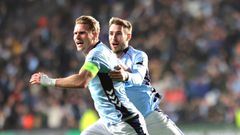 Starfelt celebra con Mingueza el gol que anot� cuando el Celta estaba con uno menos ante el Lille.