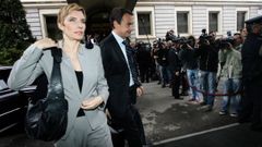 Sonsoles Espinosa y Jos� Luis Rodr�guez Zapatero, en abril del 2008, llegando al Congreso de los Diputados, donde posteriormente se iba a celebrar el Debate de Investidura.