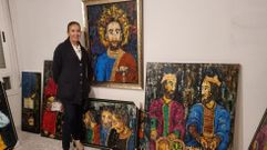 Lola Doporto hace un par de semanas en su estudio con algunos de los cuadros que estos d�as expone en Madrid