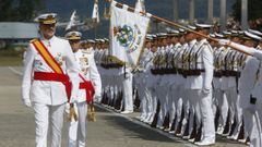 Felipe VI ha acudido otras veces la Escuela Naval, como se ve en esta foto de archivo, y hoy lo hará acompañado por la reina y la princesa de Asturias