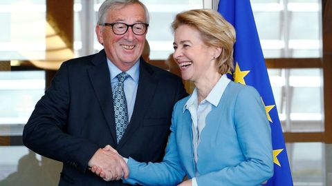 Ursula von der Leyen  se reuni� este lunes con su predecesor, Jean Claude Juncker