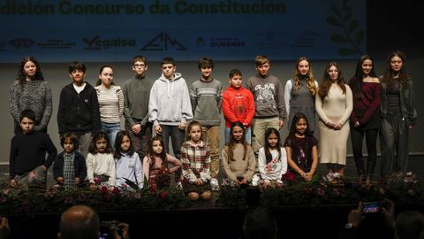 Todos los estudiantes premiados en el 41.� edici�n do Concurso de la Constituci�n