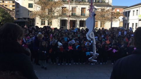 pAZ oURENSE.En O Barco de Valdeorras, los alumnos del Colegio Divina Pastora protagonizaron un acto en la praza do Concello