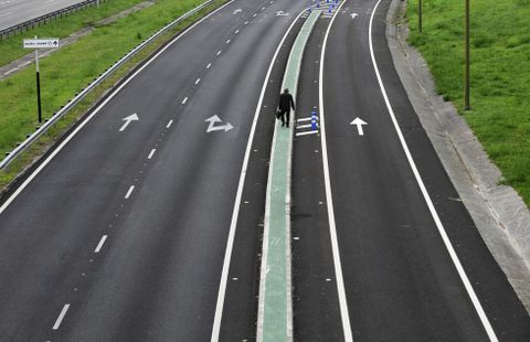 La autopista de acceso a Oviedo, cerrado a los veh�culos.