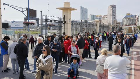 Avalancha de cruceristas en A Coru�a por la triple escala de este viernes