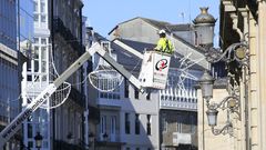 Colocaci�n del alumbrado navide�o en Lugo