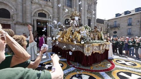 Procesi�n con el Sant�simo Sacramento tras la ofrenda en el 2025
