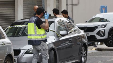 La polic�a investiga la escena del tiroteo en R�a Primavera, en Lugo.