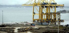 En la fotograf�a, tomada ayer por la tarde, una vista de la terminal de contenedores de TCL en el puerto exterior de Ferrol.