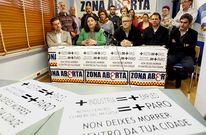 Patronal, sindicatos y oposici�n respaldan la lucha de Zona Aberta contra las grandes �reas. 