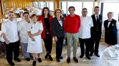 V�ctor Manuel, Dolores, Joaquina , Susana, Sara, Moncho, Alejandro David y Pilar, el equipo veterano del restaurante Rocamar. 