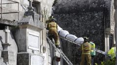 El cad�ver de la v�ctima tuvo que ser retirado por los bomberos