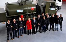 Parte del equipo de CIMALab, que ayer inaugur� nuevas instalaciones en Porto do Molle.