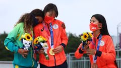 Las tres j�venes ol�mpicas tras la entrega de medallas.Las tres j�venes ol�mpicas tras la entrega de medallas