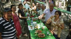Comensales difrutando de los pimientos de arnoia en la pasada edici�n.Comensales difrutando de los pimientos de arnoia en la pasada edici�n
