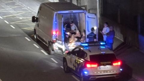 El veh�culo fue interceptado por una patrulla de la Polic�a Local en la noche de este pasado domingo en la r�a Lu�s Calvo de Carballo.