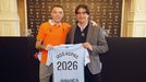 Iago Aspas y Marco Garc�s, tras la renovaci�n del capit�n del Celta hasta el 2026.