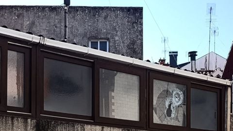 El ladr�n accedi� al local de A Central rompiendo la ventana de la cocina