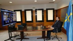 Adri�n Barb�n en la teleconferencia con los presidentes auton�micos