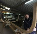 Francisco Fra regenta una carpinter�a de ribeira en San Cibrao. 