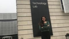 Sampedro, a las puertas del laboratorio tecnol�gico de Repsol.