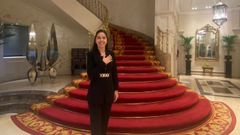 Vidal, en la espectacular entrada del Hotel F�nix de Madrid, uno de los m�s importantes de Espa�a