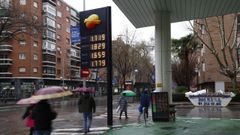 Precios de distintos tipos de gasolina y gasoil anunciados en una gasolinera este viernes.