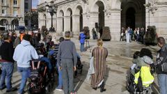 Lectura del manifiesto por el D�a del Da�o Cerebral en la plaza de Mar�a Pita, en A Coru�a