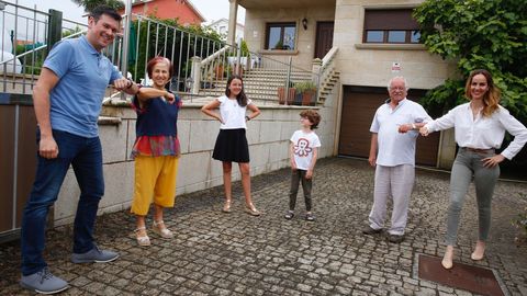 La familia se reuni� de nuevo en Sanxenxo y en su reencuentro mantuvieron todas las precauciones posibles