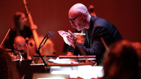 Baldur Brönnimann dirigiendo la Real Filharmonía de Galicia