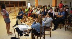 A la reuni�n, celebrada en el local social de Xar�o, asistieron una treintena de vecinos. 
