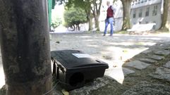 Portacebos con raticida colocado recientemente en el Cant�n.