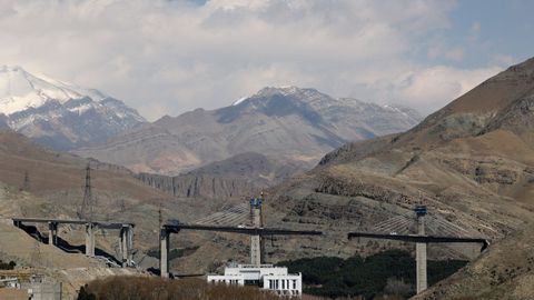 Da�os en el mayor puente de Oriente Medio en Karaj