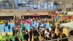 El parque infantil se instal� en el pabell�n de A Cachada.